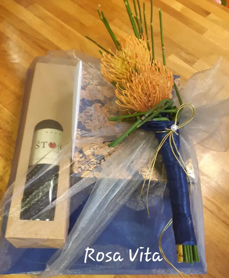 Darilo: Darilo z rožo, Cvetličarna Rosa Vita